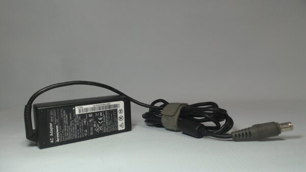 Cargador Lenovo Punta redonda 65W